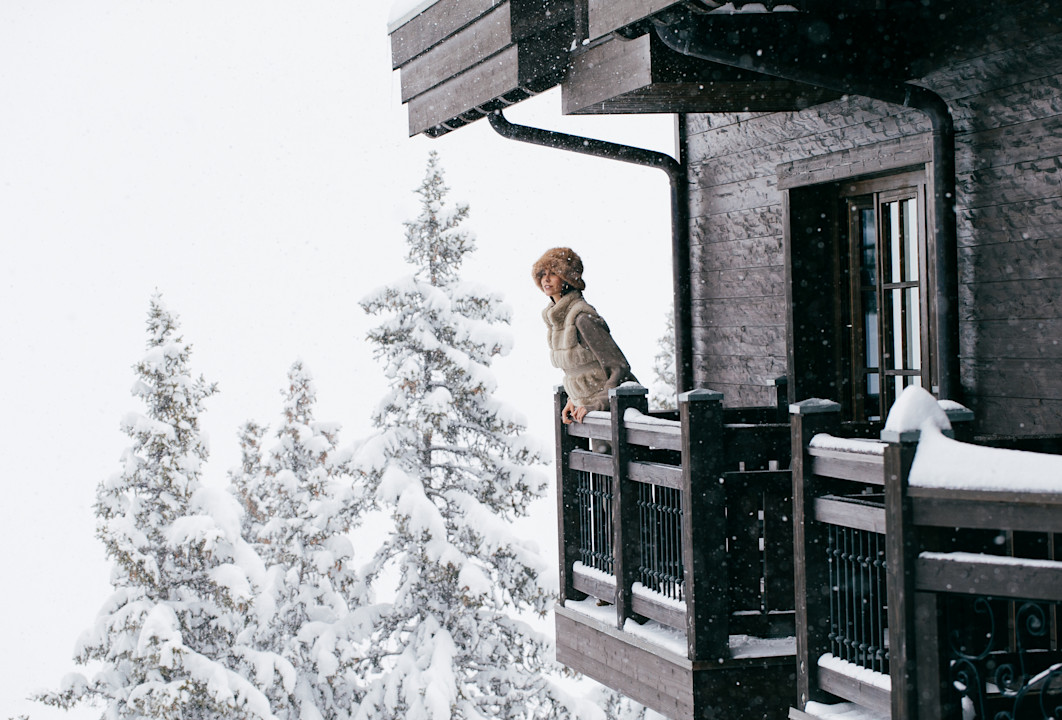 APG - Woman on balcony