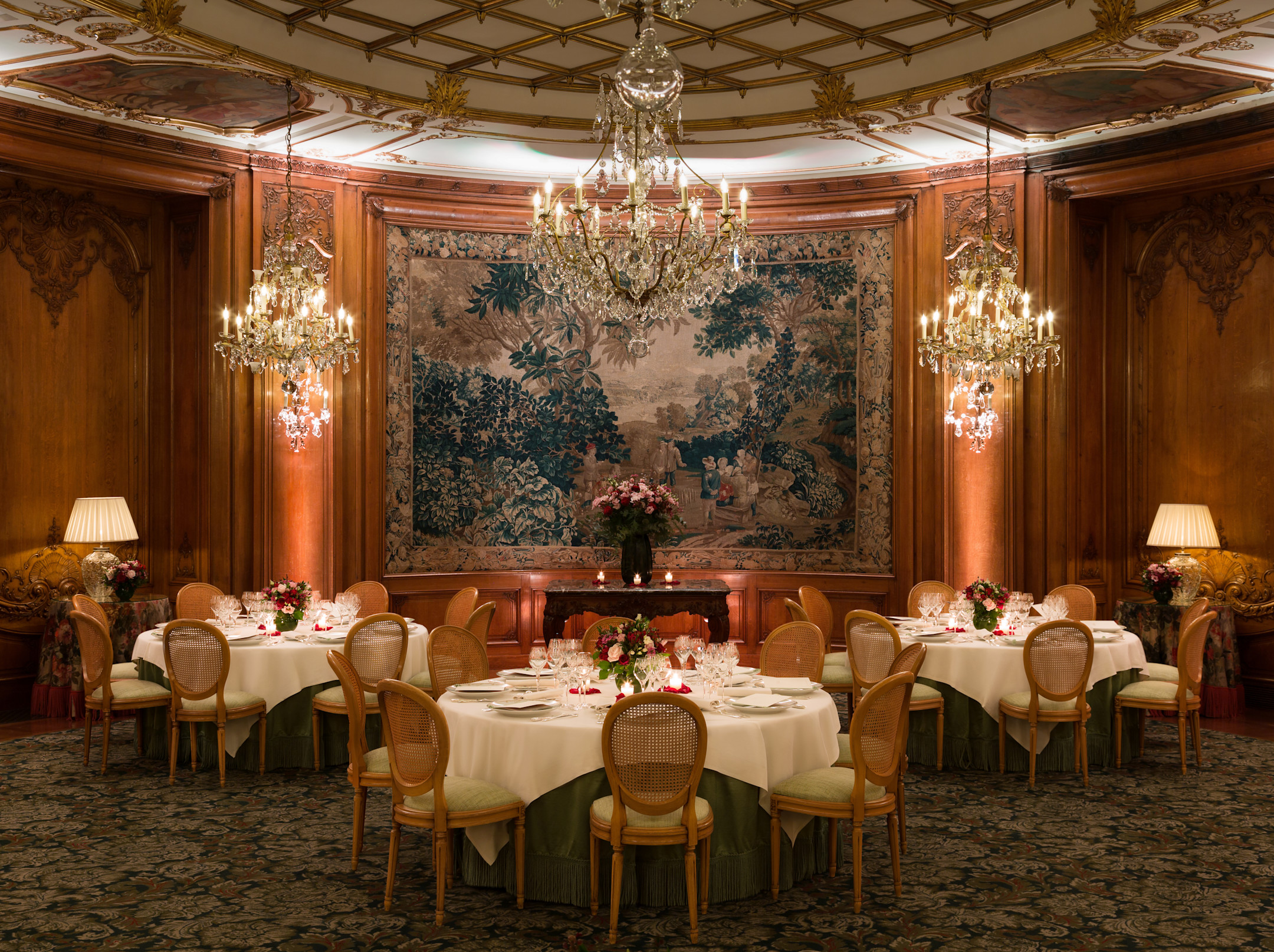 LBP - Salon Castellane - Style tables rondes