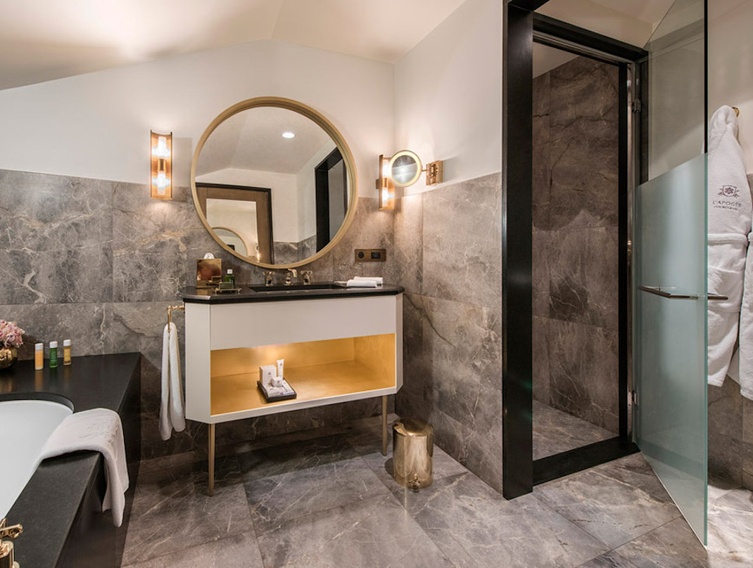 APG - Deluxe Two Bedroom Suite bathroom