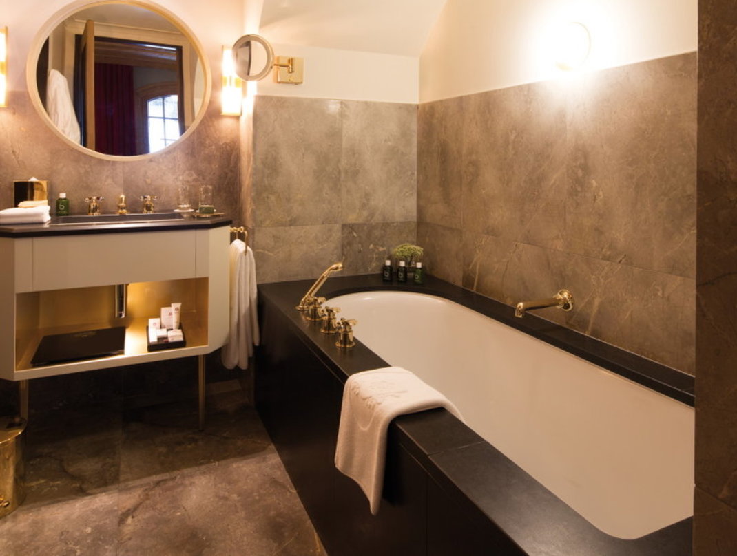 APG - Deluxe Room bathroom